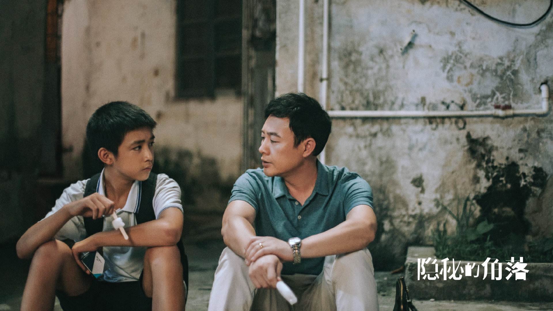 “三叉湖游泳馆：水上救生选手挑战极限反应速度”