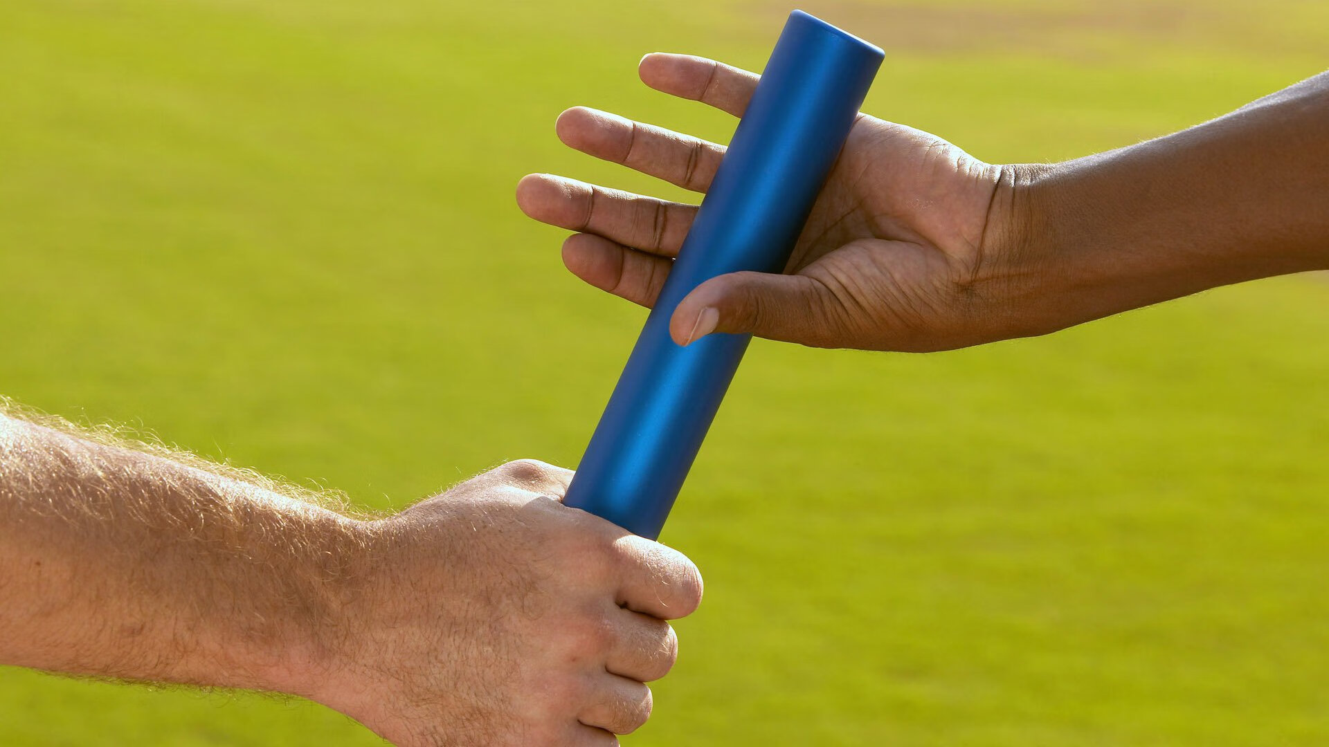 “年轻球员崭露头角获国家队青睐,期待新星闪耀”,足球国家队最年轻球员